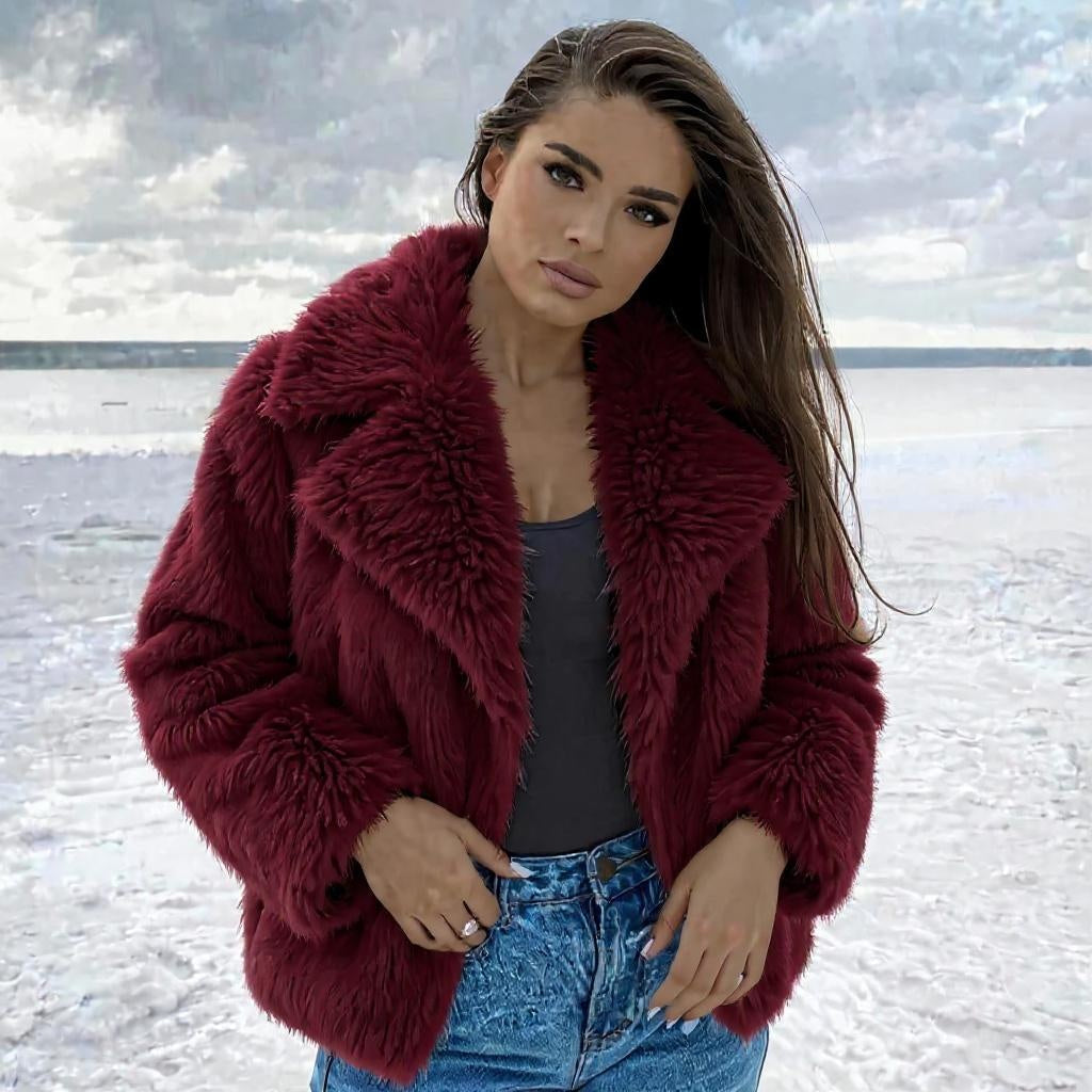 Eleganter Kunstpelzmantel mit voluminösem Kragen