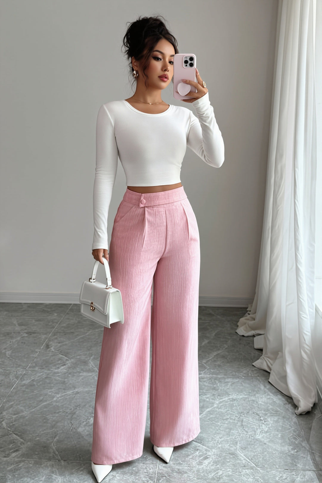 Damenhose mit weitem Bein und Patchwork-Detail seitlich fotografiert