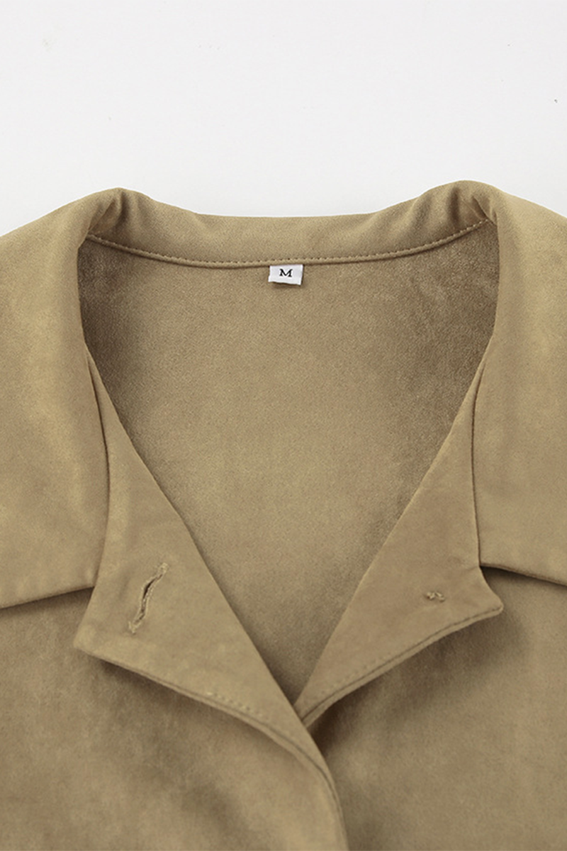 Lässige Jacke mit durchgeknöpftem Hemdkragen