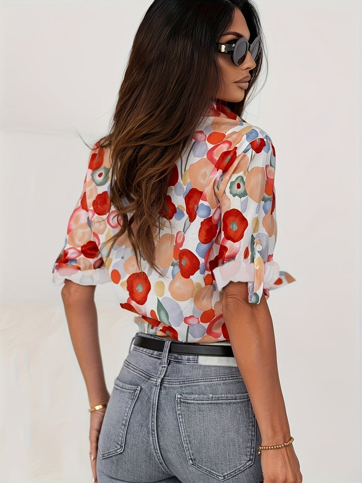 Bunte Damenbluse mit Blumenmuster