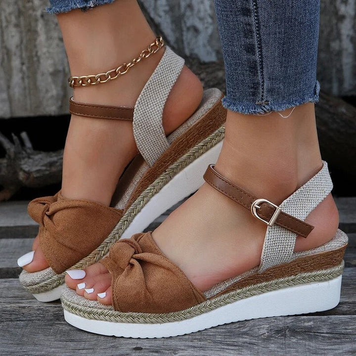 Modische Damensandalen