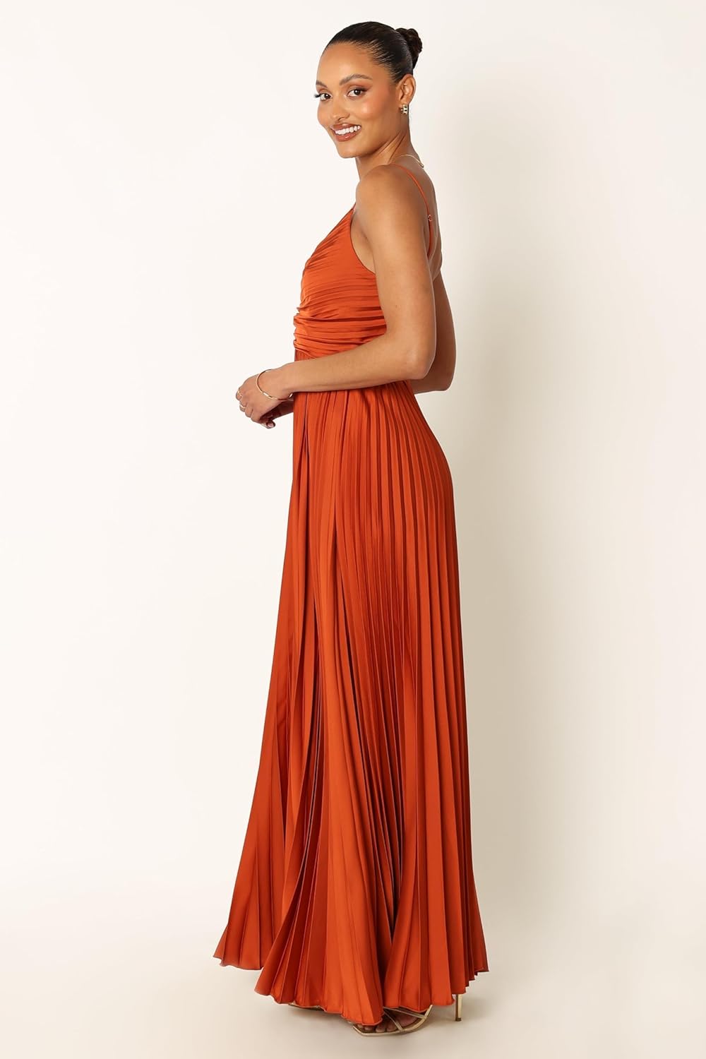 Elegantes plissiertes Midikleid für Hochzeiten und besondere Anlässe