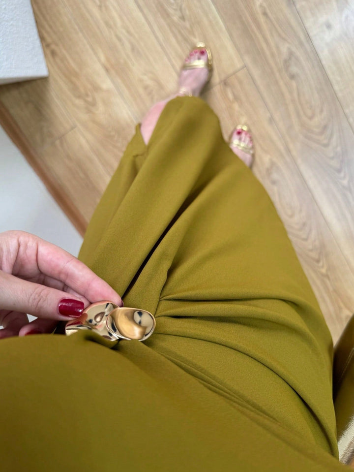 Ärmelloses Maxikleid aus Poly-Mix mit Schlitz in Oliv