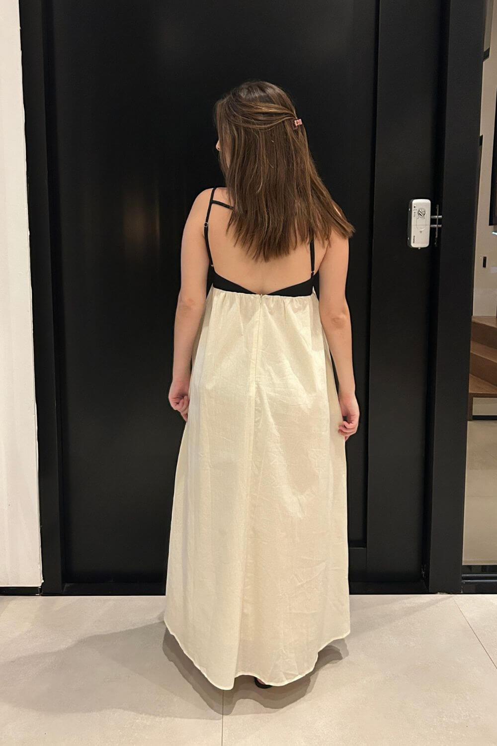 Midi-Kleid aus Leinen-Baumwoll-Mischung, lockere Passform, Schwarz und Weiß