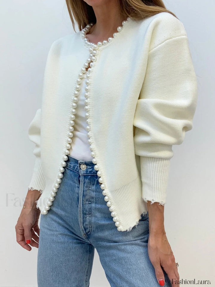 Strickcardigan mit Perlenbesatz und ausgefranstem Saum
