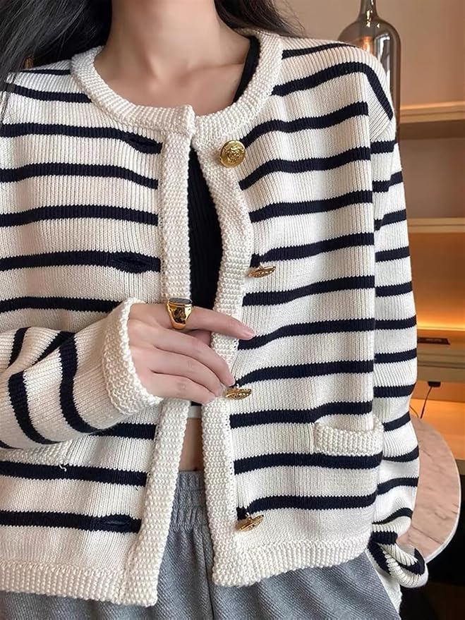 Gemütlicher gestreifter Strickpullover für herbstliche Lagenlooks