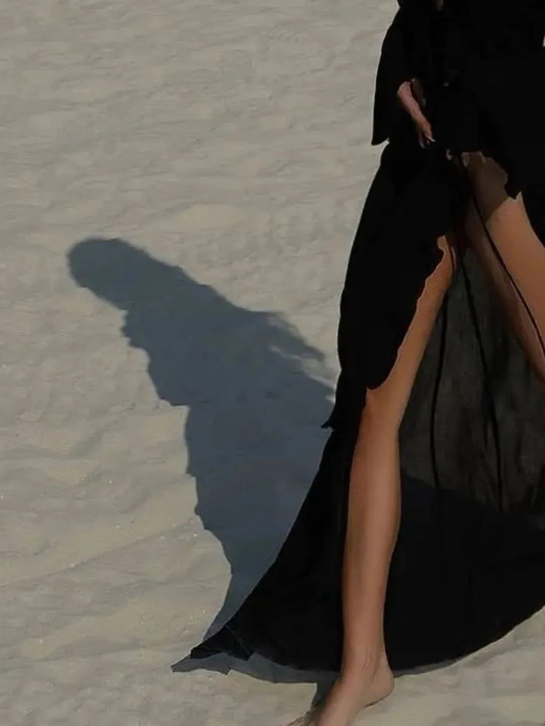 Gerüschtes Strandkleid mit langen Ärmeln