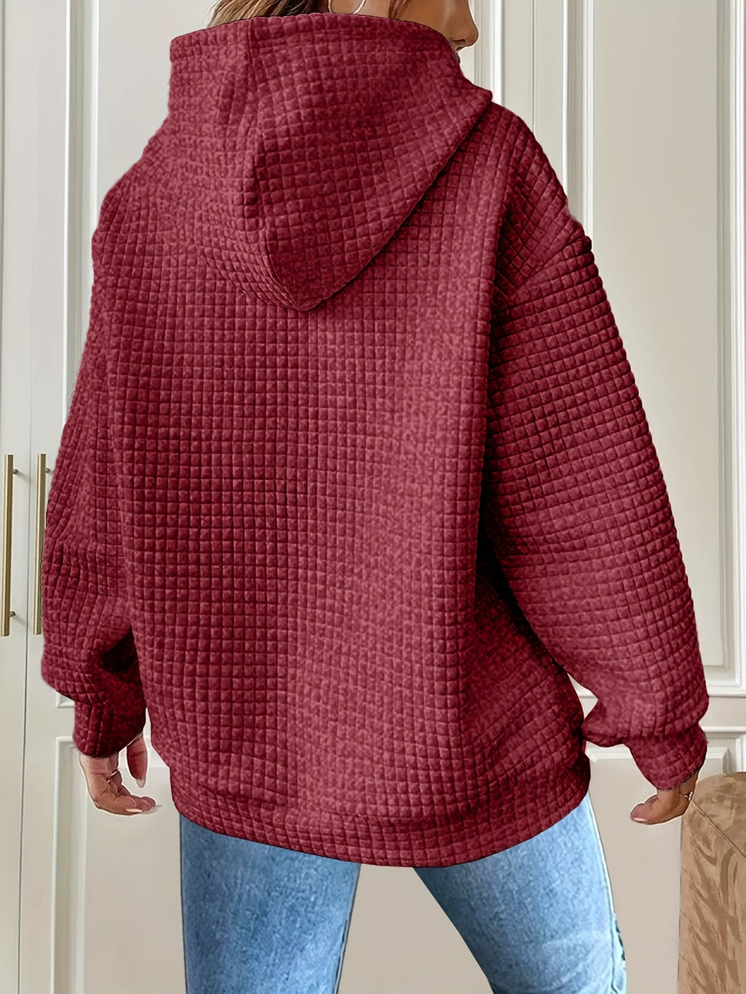Detailansicht der Waffelstruktur am Damen-Kapuzenpullover