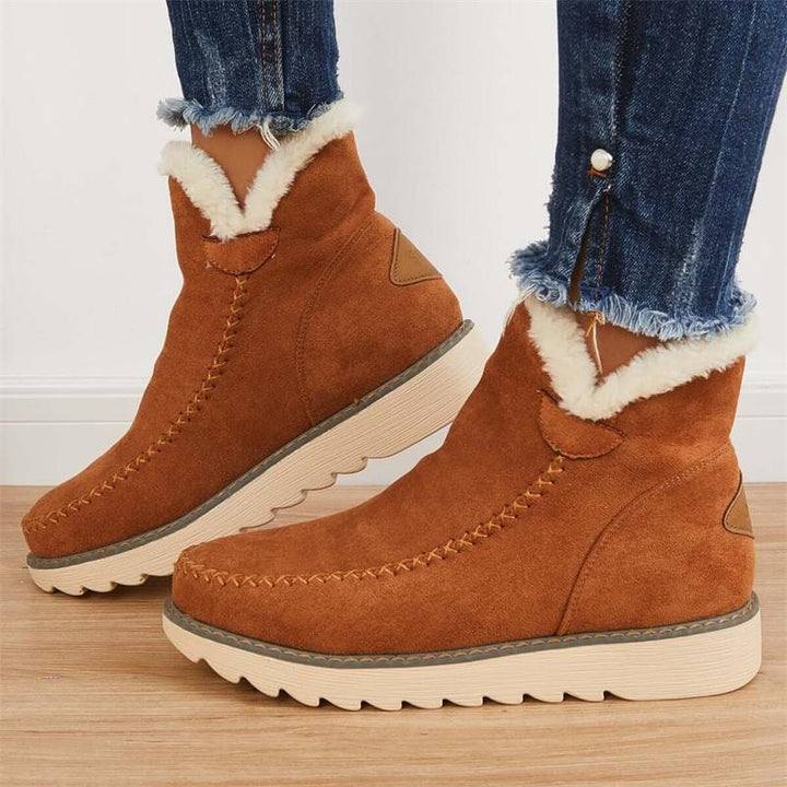 Innenansicht der Damen-Stiefeletten mit warmem Kunstfellfutter