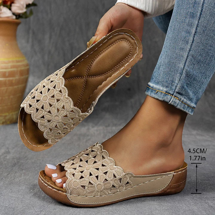 Stilvolle sommerliche Sandalen in Fischform für Damen