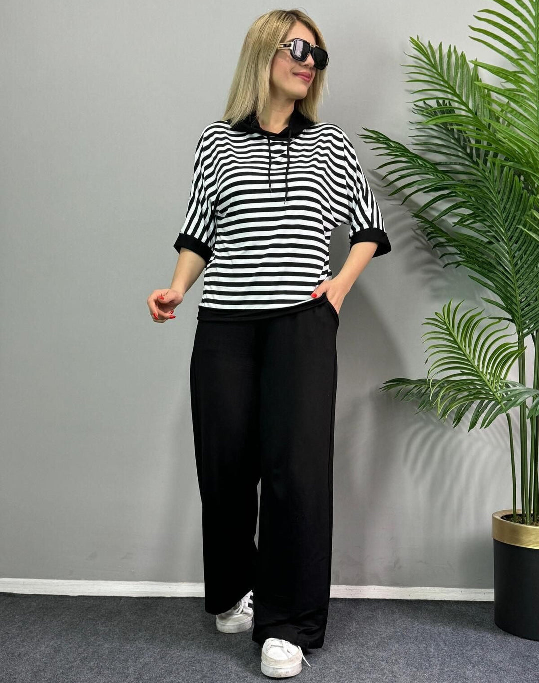 Schickes gestreiftes zweiteiliges Lounge-Set für Damen