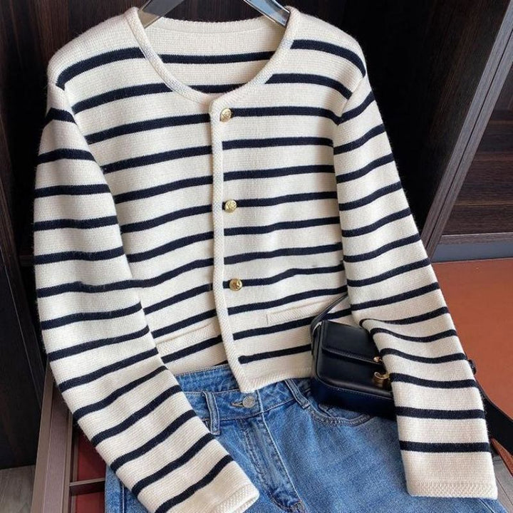 Gemütlicher gestreifter Strickpullover für herbstliche Lagenlooks