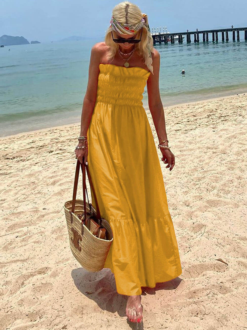 Maxikleid mit schulterfreiem, gerafftem Brustbereich für den Urlaub