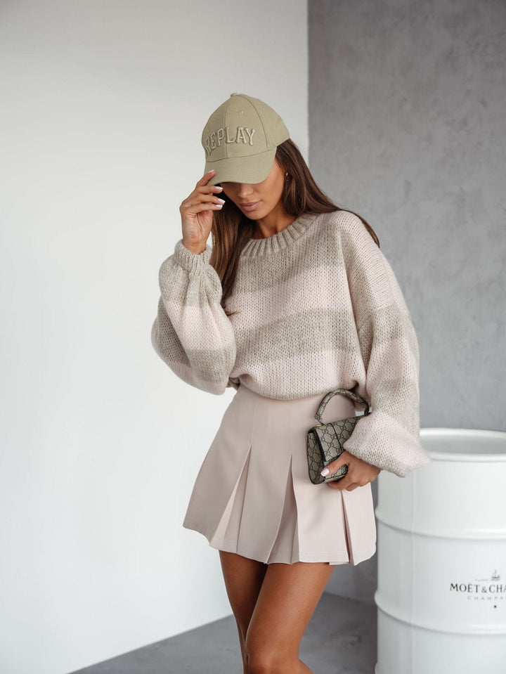 Leichter luftiger Strickpullover mit locker sitzenden Ärmeln