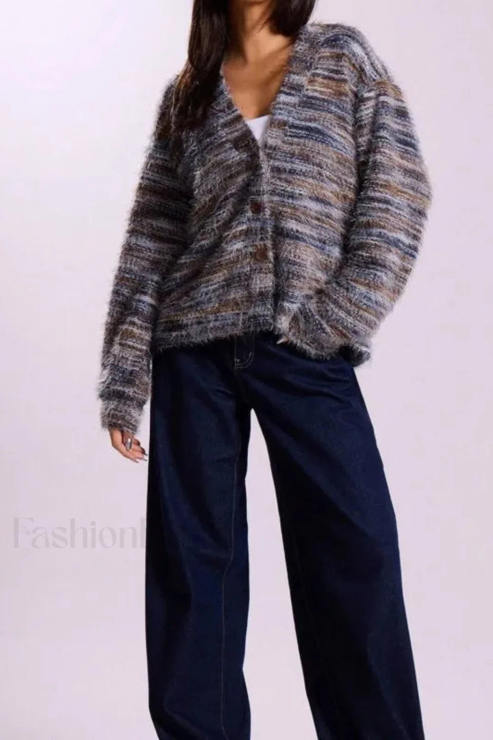 Gemütliche Vintage-Streifen Strickjacke mit V-Ausschnitt