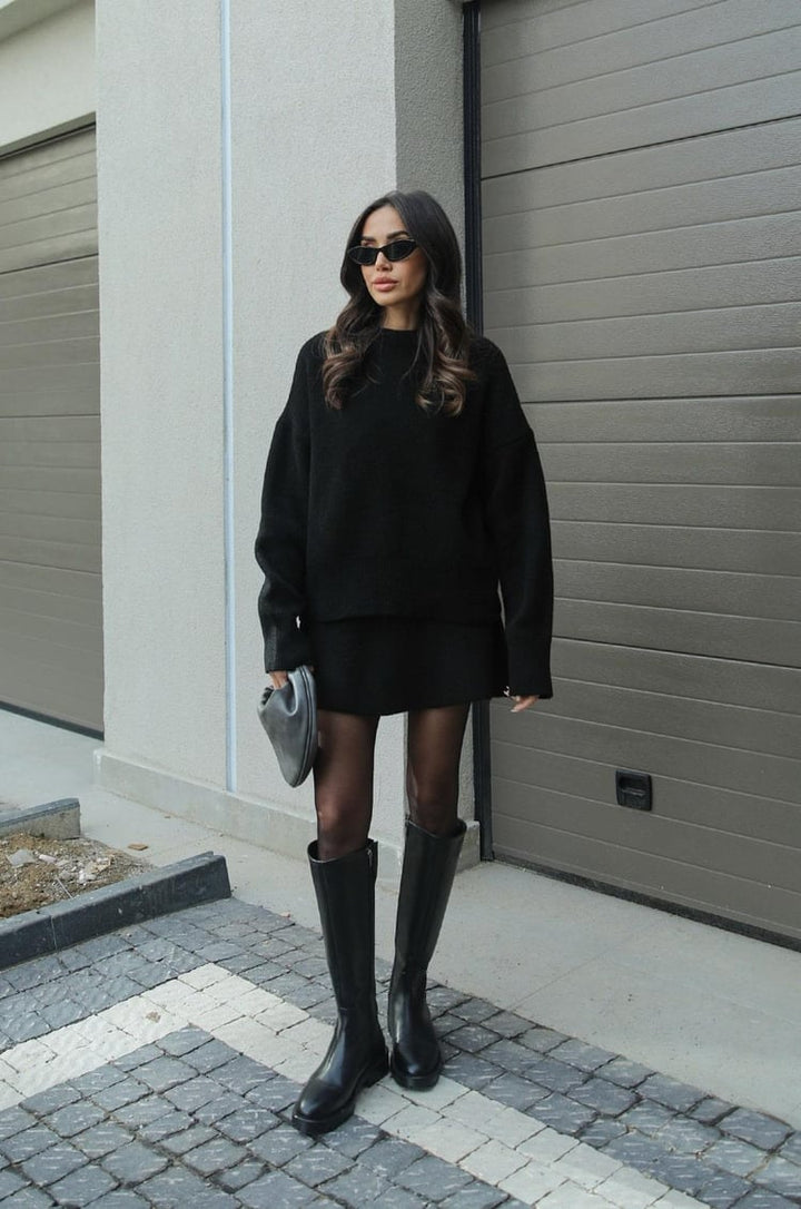 Schickes Strickpullover- und Minirock-Set für gemütlichen Herbststil