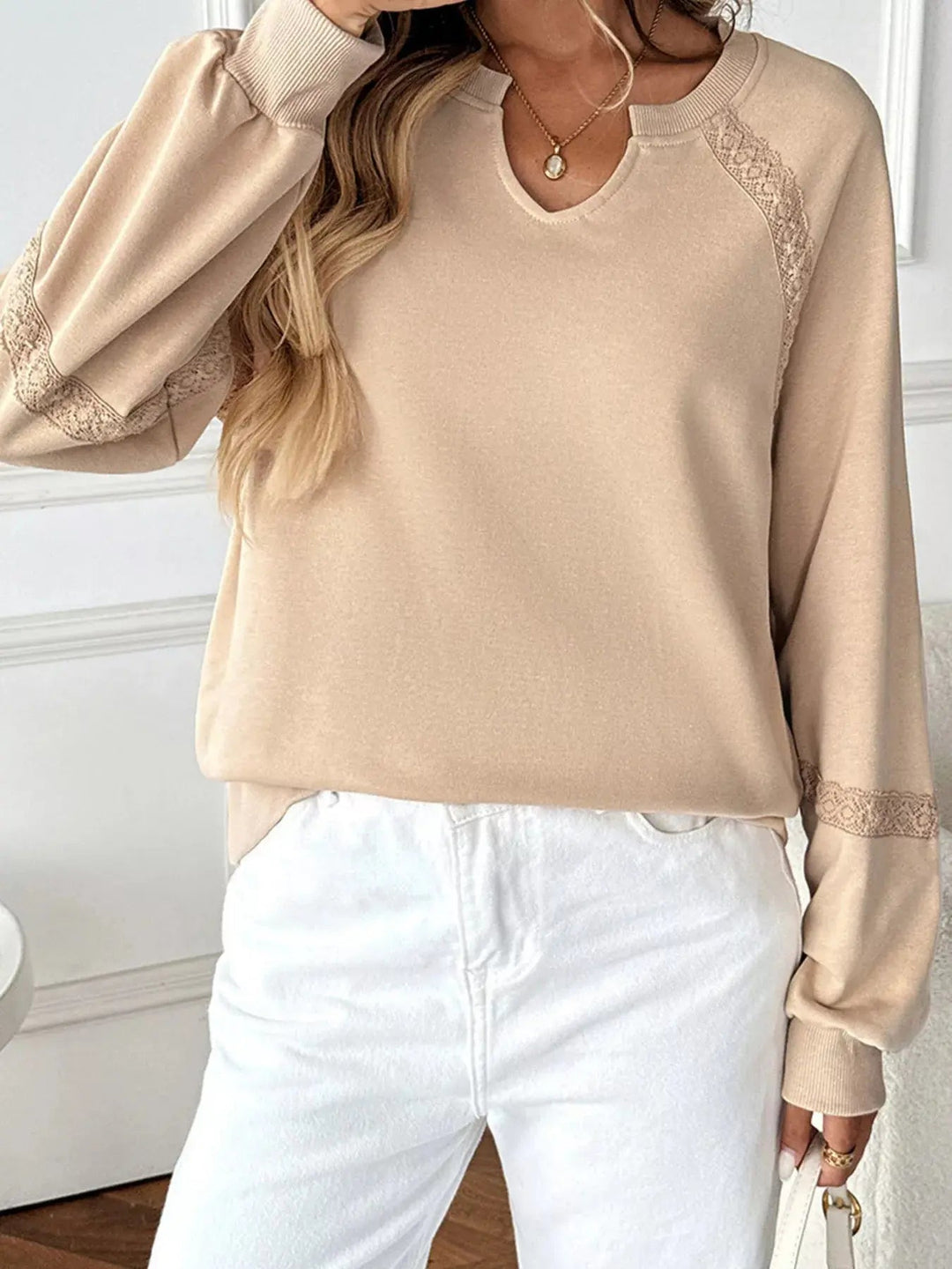 Gemütliches Sweatshirt mit Spitzenbesatz für lässig-schicke Looks