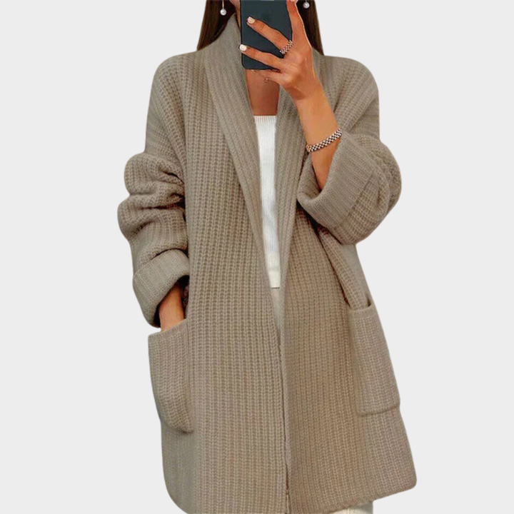 Gemütlicher gestrickter Wollcardigan-Pullover