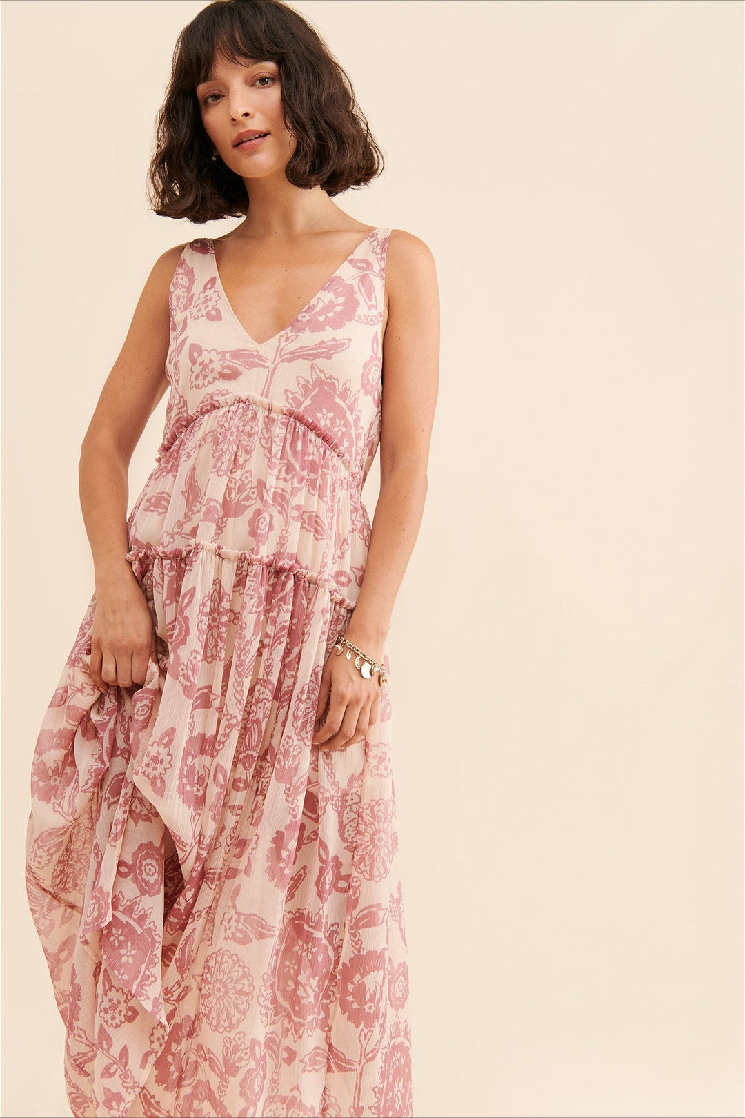 Rückansicht des ärmellosen Damen-Maxikleids mit floralem Print