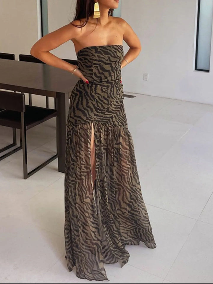 Langes Damenkleid mit Zebraprint in voller Ansicht