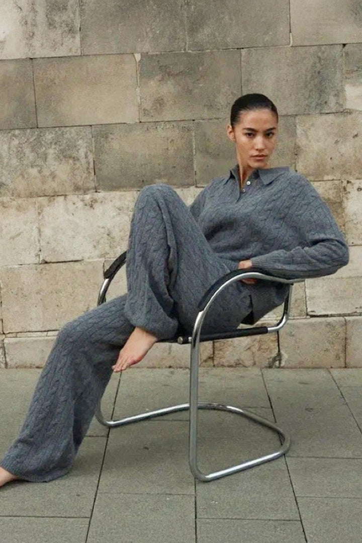 Damen-Strickset als eleganter zweiteiliger Look