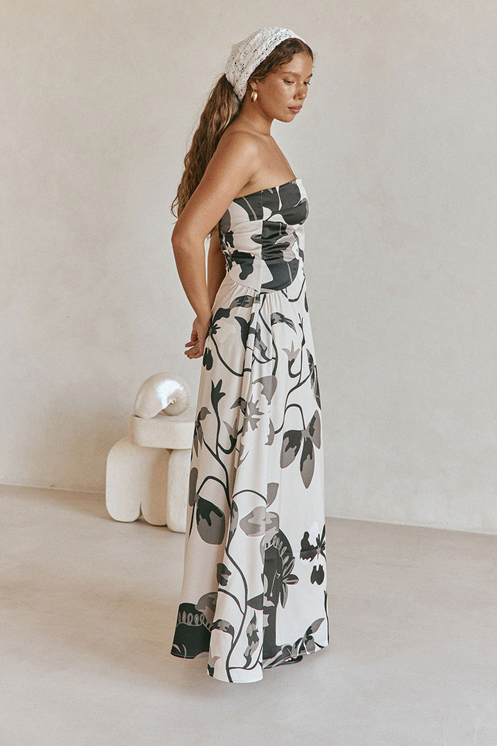 Damen Midikleid mit Muster am Oberteil im Detail