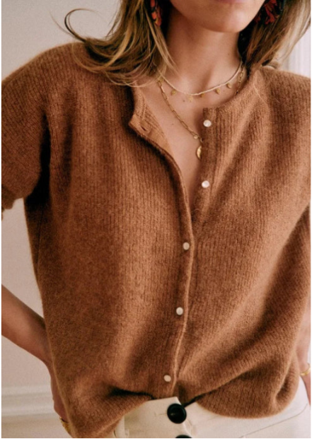 Gemütlicher Damenstrickjacke mit V-Ausschnitt und Knöpfen
