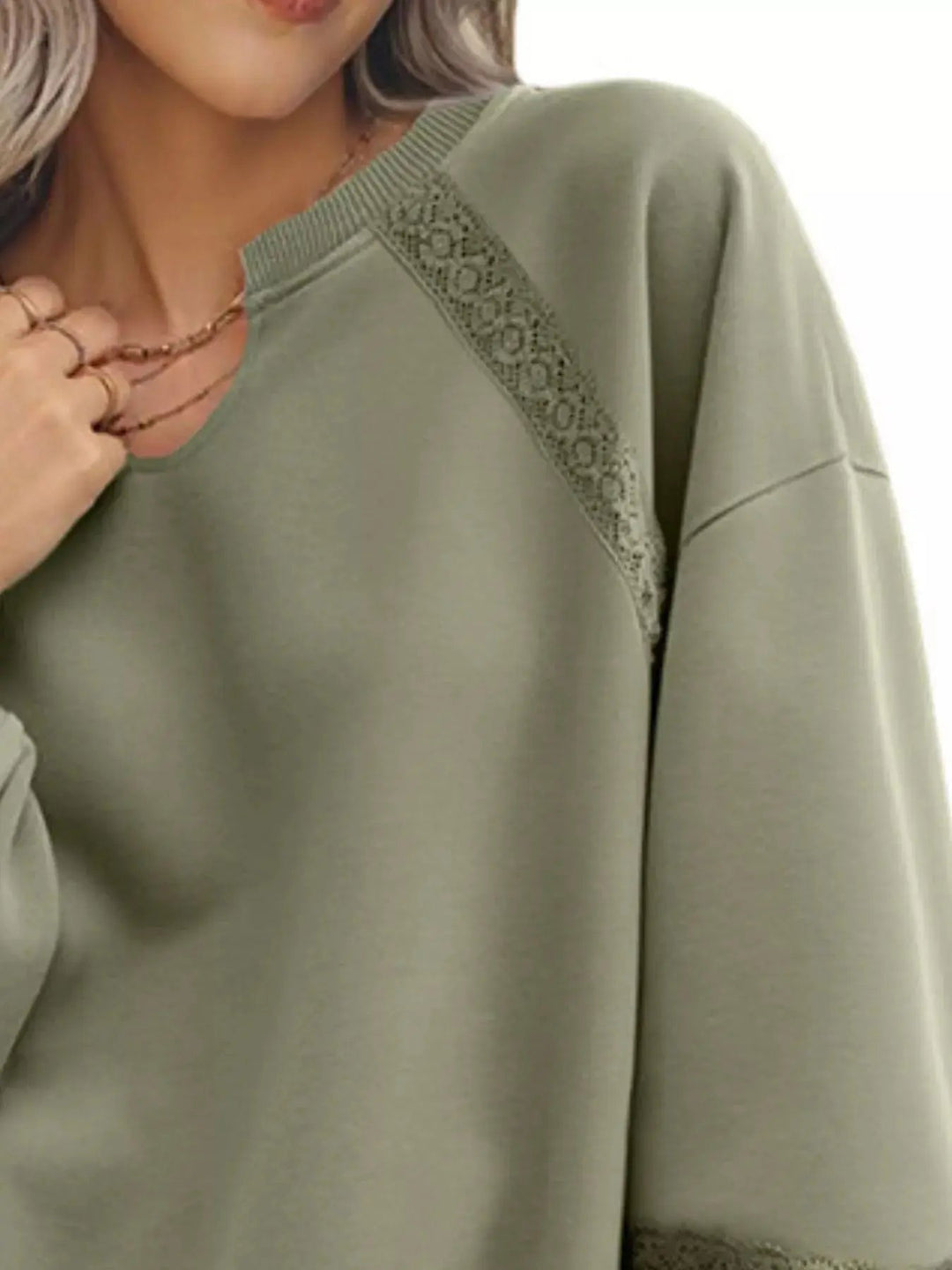 Gemütliches Sweatshirt mit Spitzenbesatz für lässig-schicke Looks