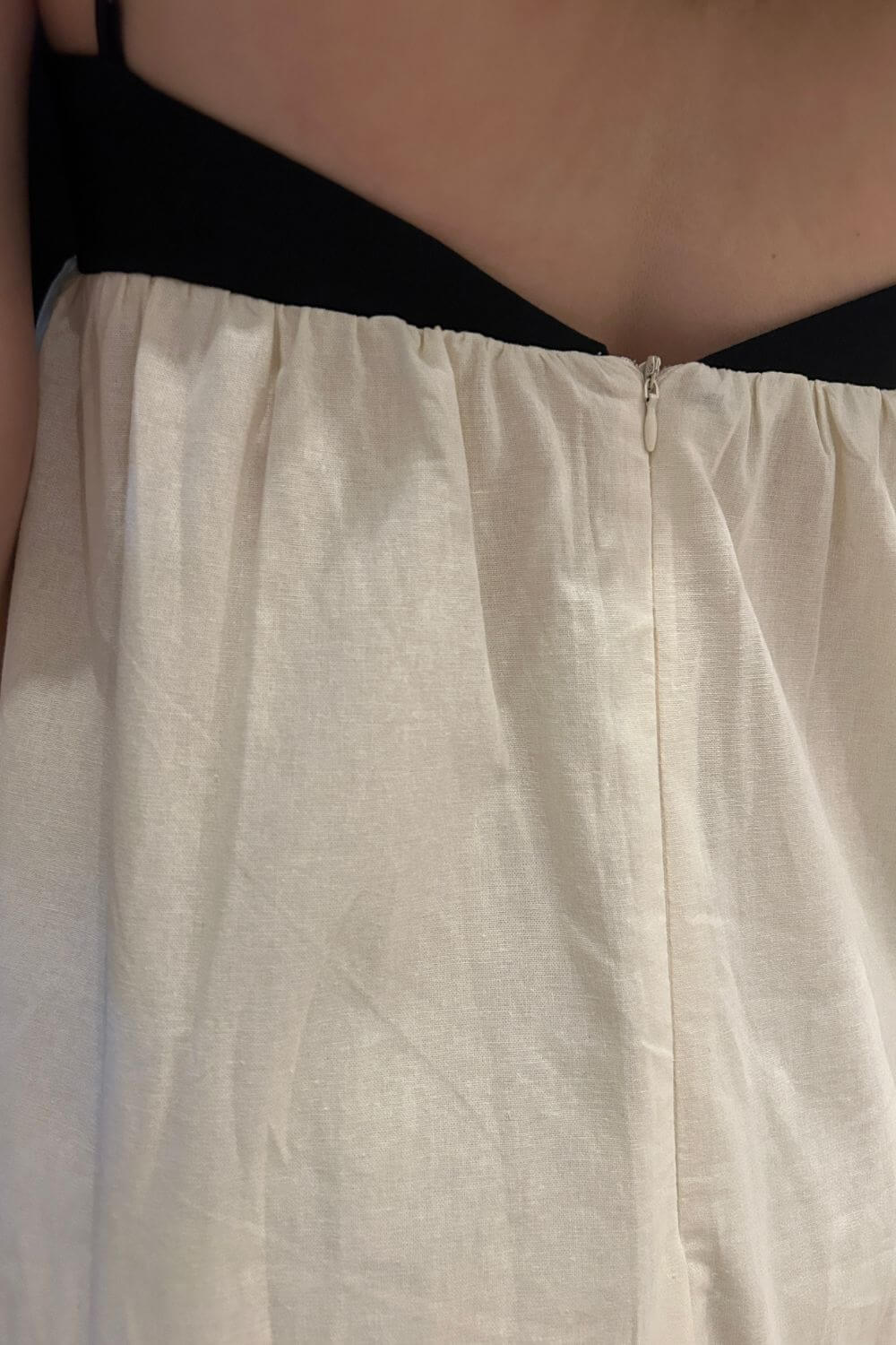 Midi-Kleid aus Leinen-Baumwoll-Mischung, lockere Passform, Schwarz und Weiß