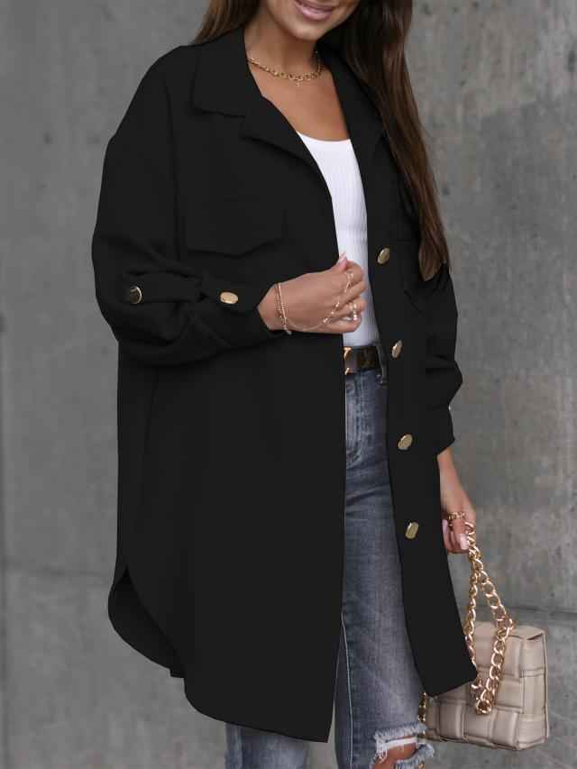 Bequeme lange Hemdjacke mit Knöpfen, Wollkragen und Revers