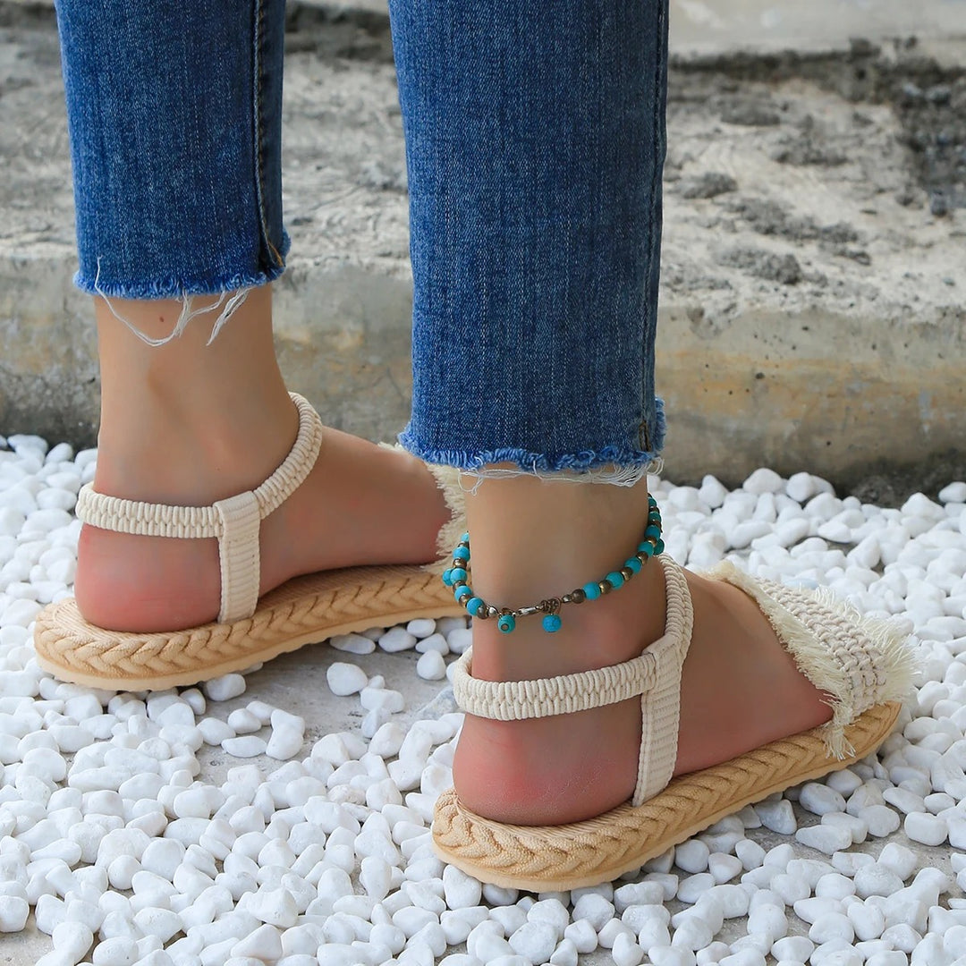 Azelma® | Geflochtene Bastsandalen mit Fransen