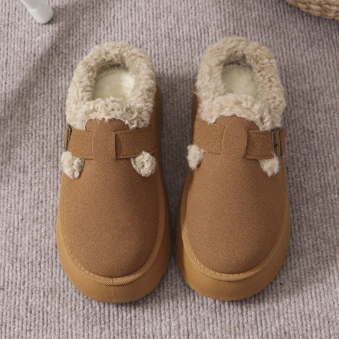 Bequeme Damen-Hausschuhe mit Fellfutter und verstellbarer Plateausohle