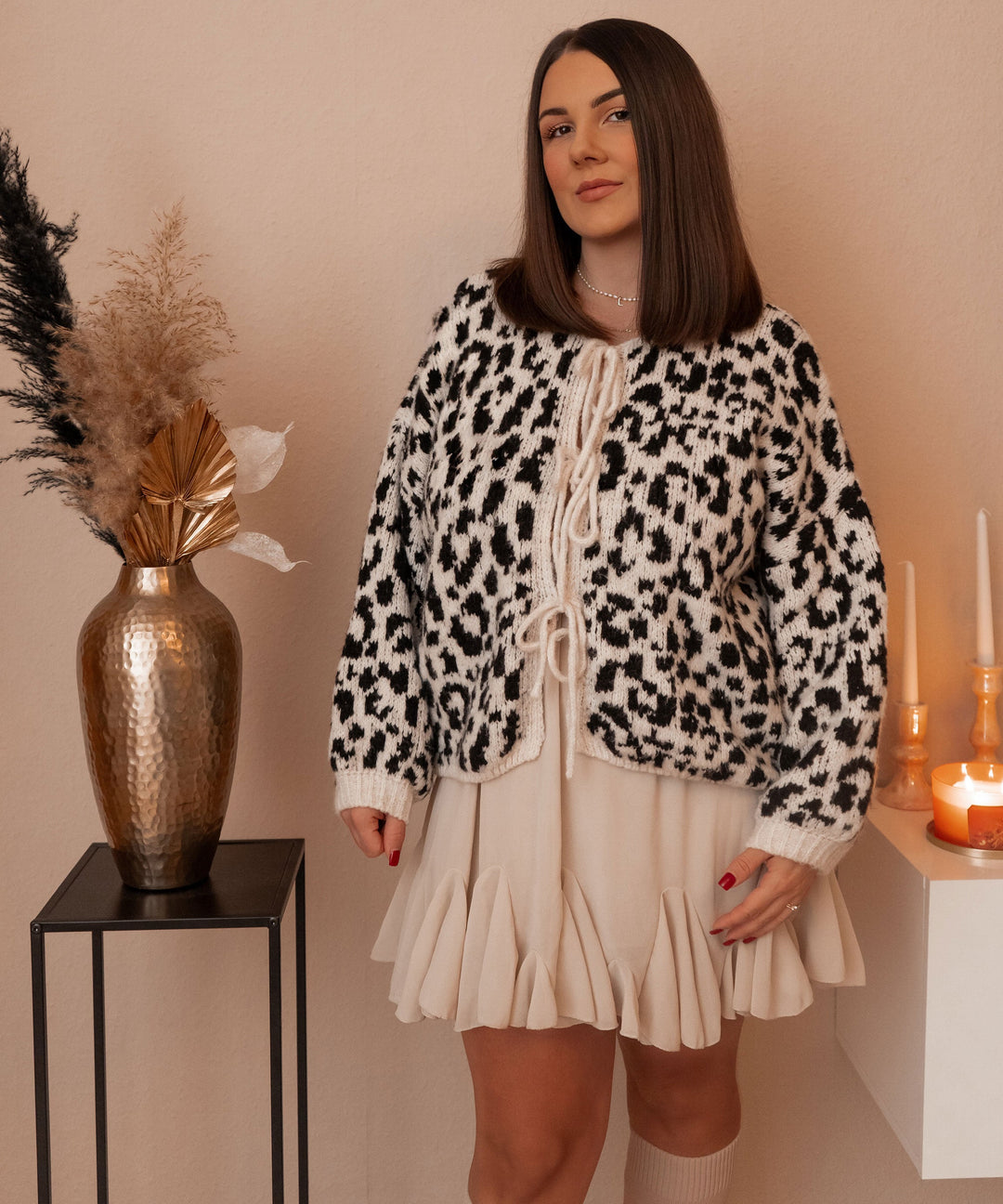 Schickes Beige Rocker-inspiriertes Kleid