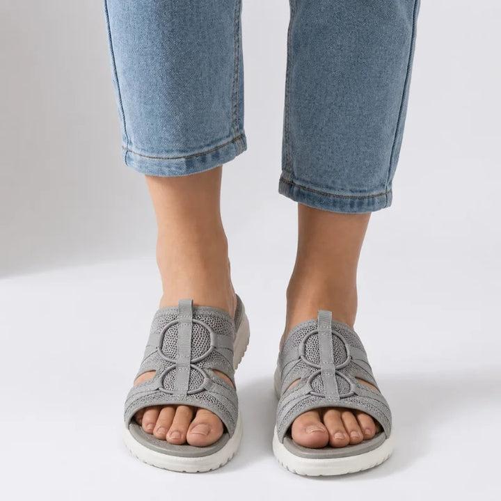 Leichte Sandalen für Damen mit breiter Passform, schräger Seitenblick