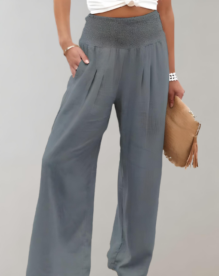 Weite Hose mit hohem Bund und ausgestellten Beinen