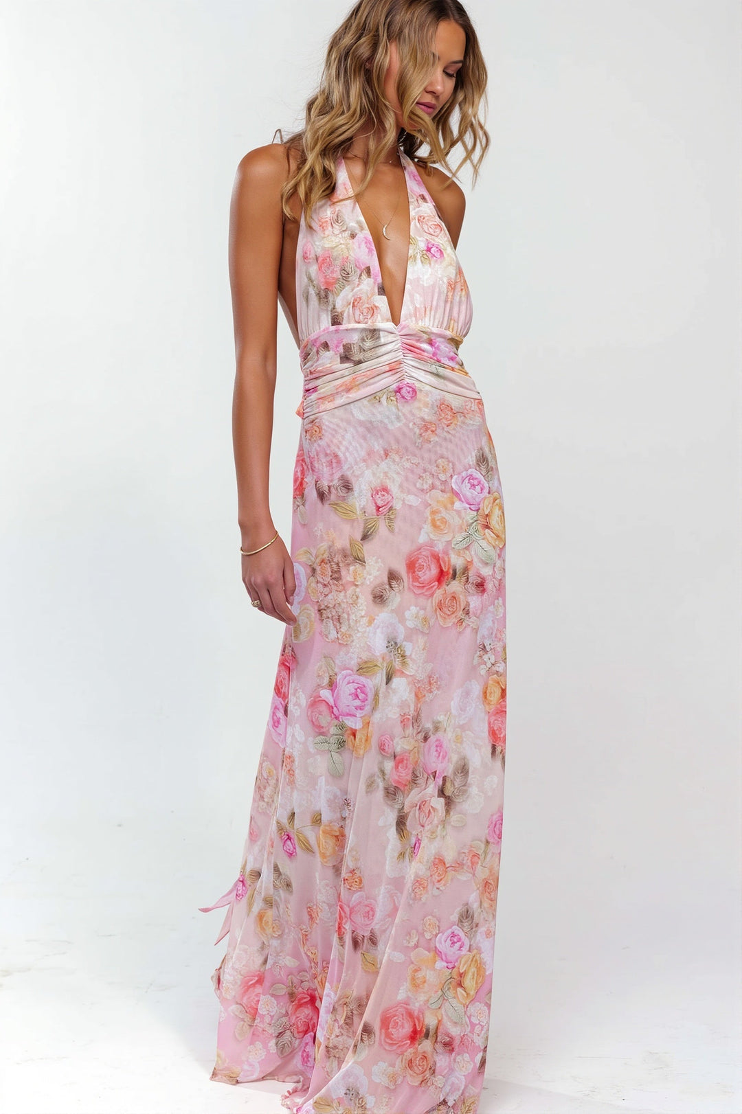 Damen Maxikleid mit Print, Halterneck und rückenfreiem Design vorne gezeigt