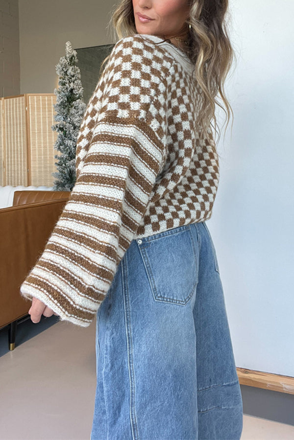 Gemütliche leichte Strickjacke mit Karomuster