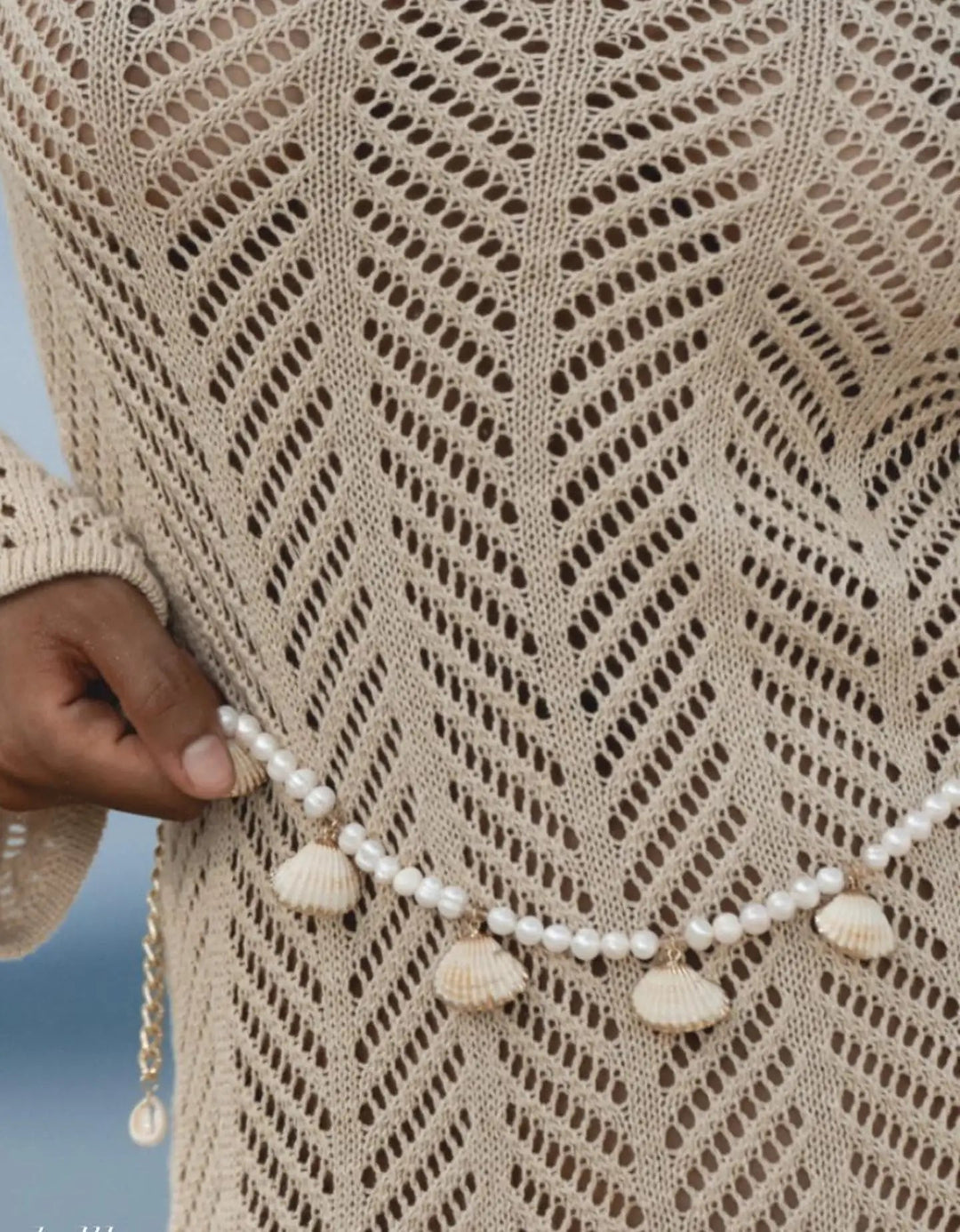 Rückenfreies gehäkeltes Minikleid mit langen Ärmeln, transparenter Strandüberwurf