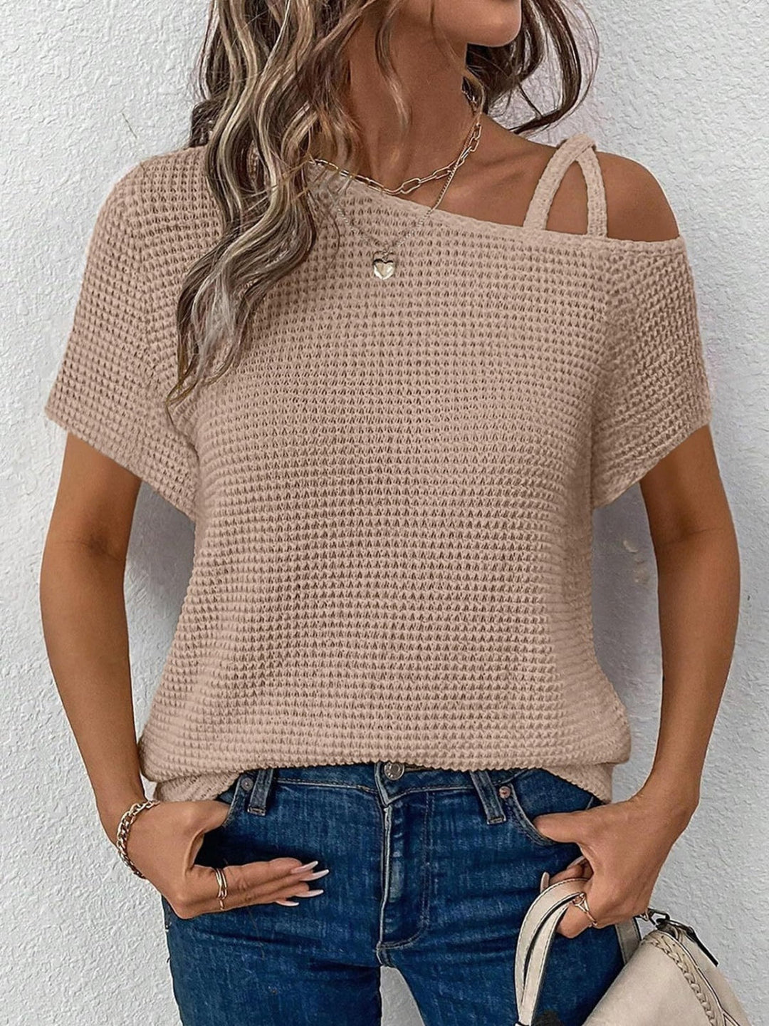 Asymmetrisches T-Shirt mit kurzem Arm und Rundhalsausschnitt
