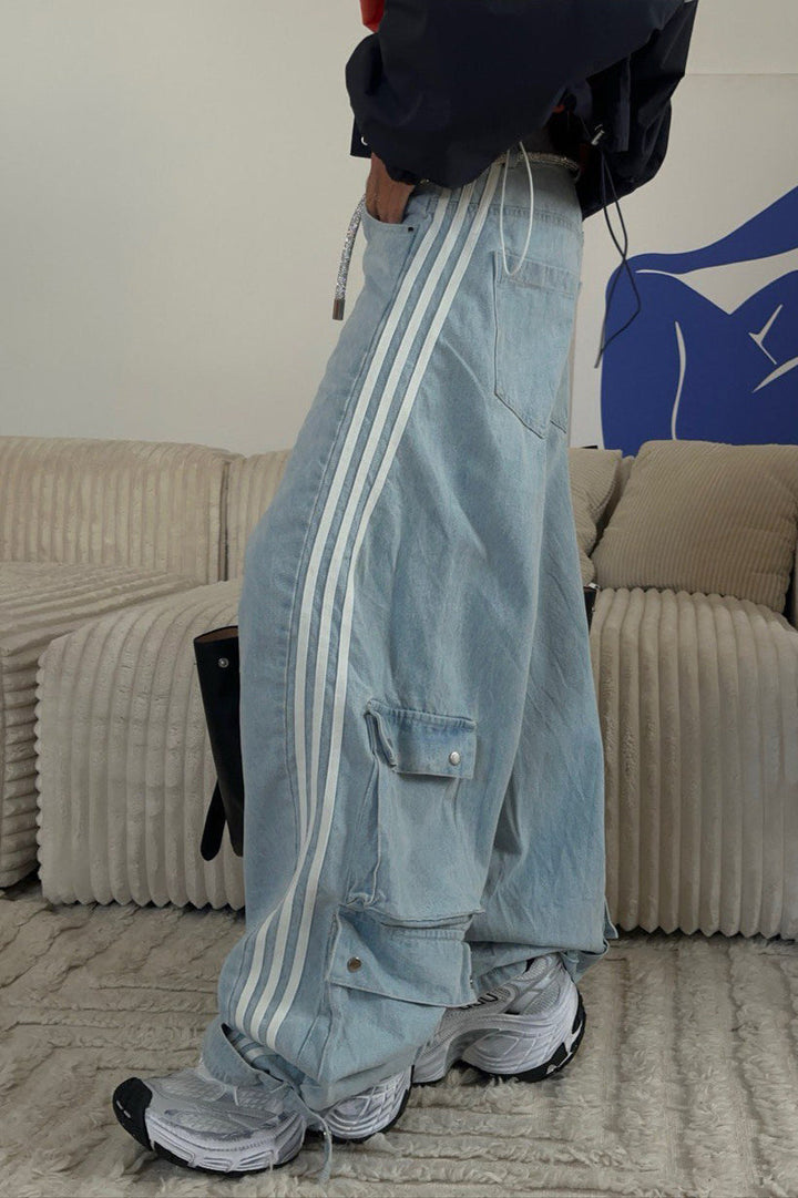Damen weite gestreifte Denimhose seitlich fotografiert