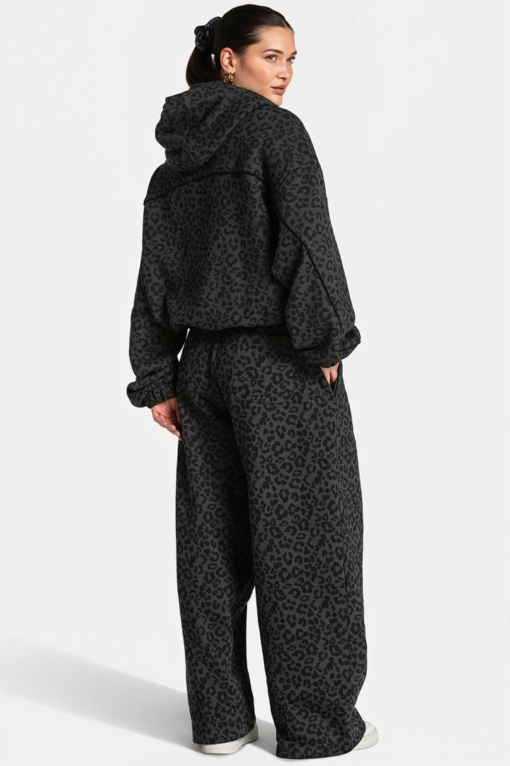 Hoodie-Zweiteiler für Damen mit Leopardenmuster in modischer Ansicht