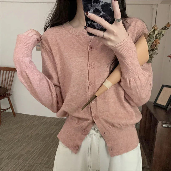 Gemütlicher grob gestrickter Wollcardigan-Pullover