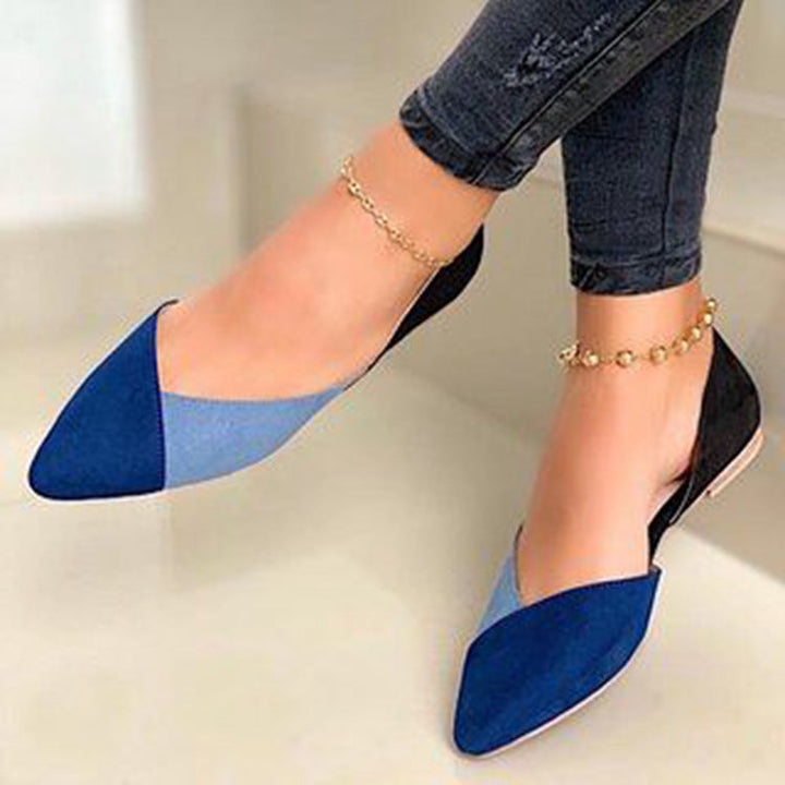 Damen-Ballerinas mit spitzer Form und Colorblocking von vorne fotografiert