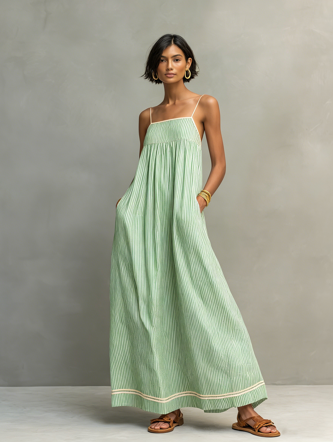 Gestreiftes Maxikleid mit Spaghettiträgern und lockerer Passform