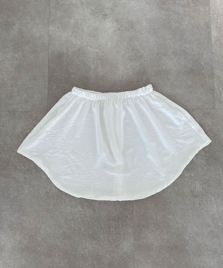 Eleganter weißer Rock