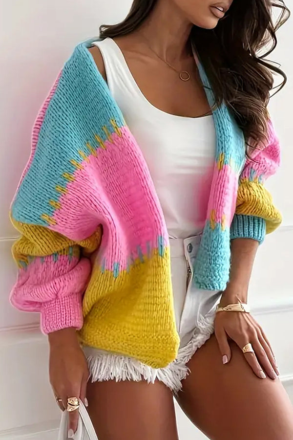 Gemütliche Freizeit-Strickjacke mit kontrastierender Nahtdetailierung