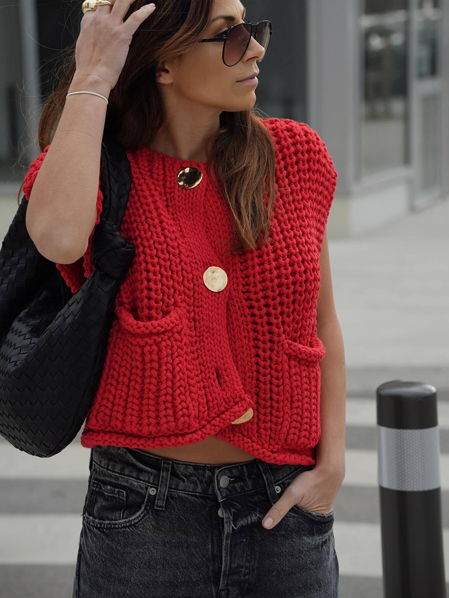 Ärmelloser Damen Cardigan aus Strick mit Knopfleiste und aufgesetzten Taschen