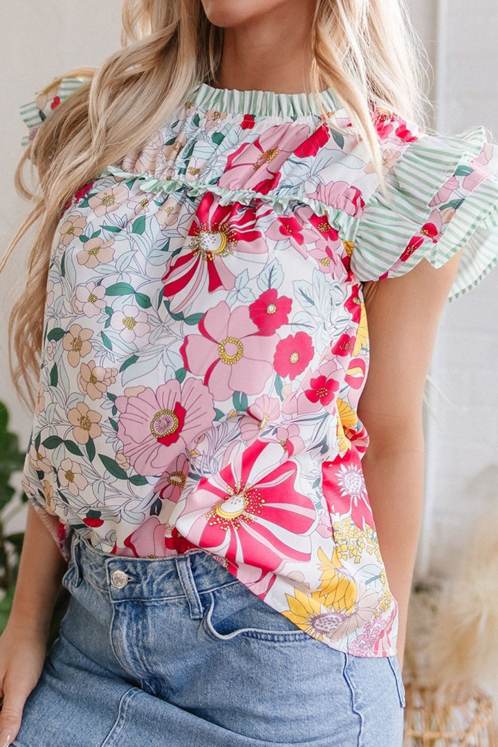 Bluse mit Blumenmuster und Rüschen an den Kappenärmeln