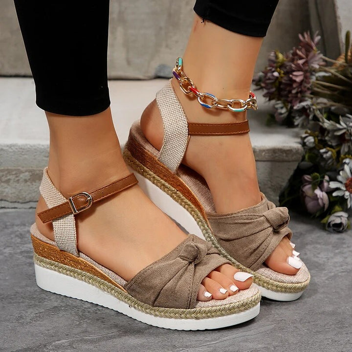 Modische Damensandalen
