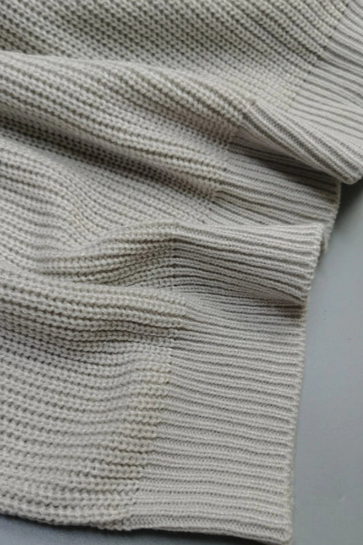 Locker sitzender Pullover mit V-Ausschnitt